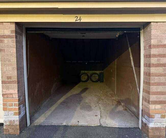 Building Photo - 3901 Dobrin Ct