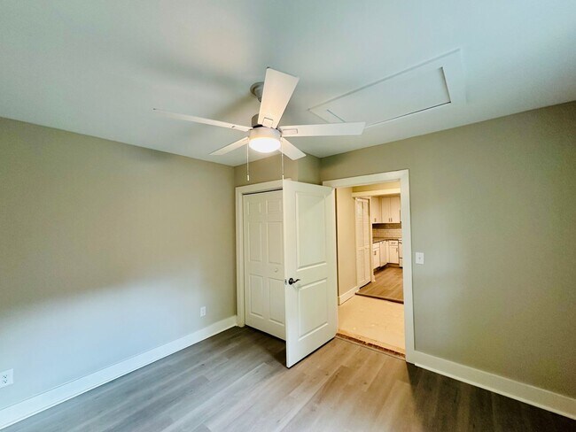 Building Photo - HINTON AVENUE - 4 Bedroom - Perfect for UN...