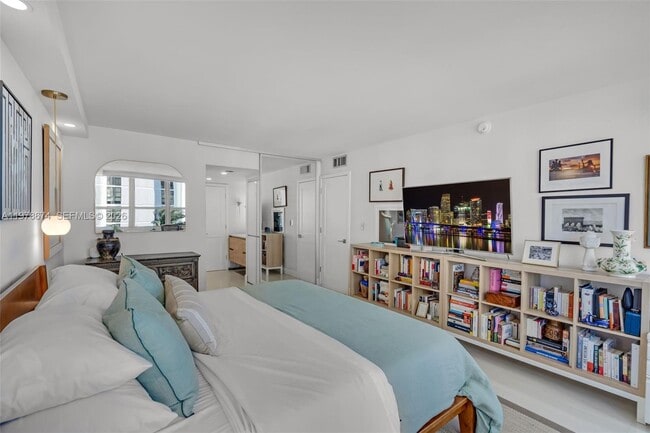 Building Photo - 11 Island Ave