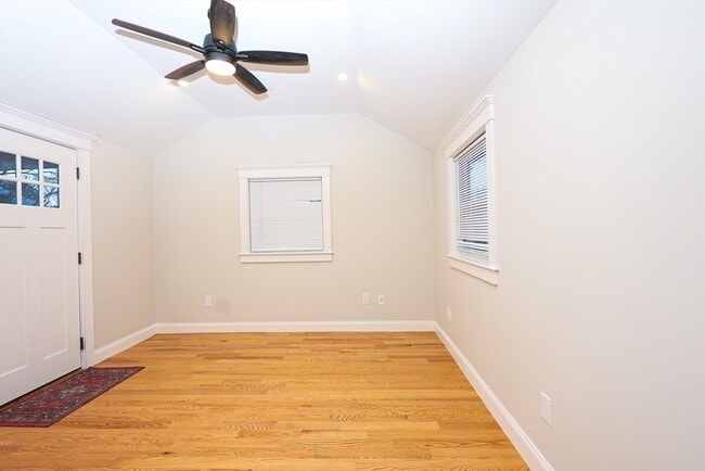 Building Photo - 85 Oak St