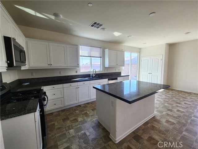 Building Photo - 16137 Blue Iris St