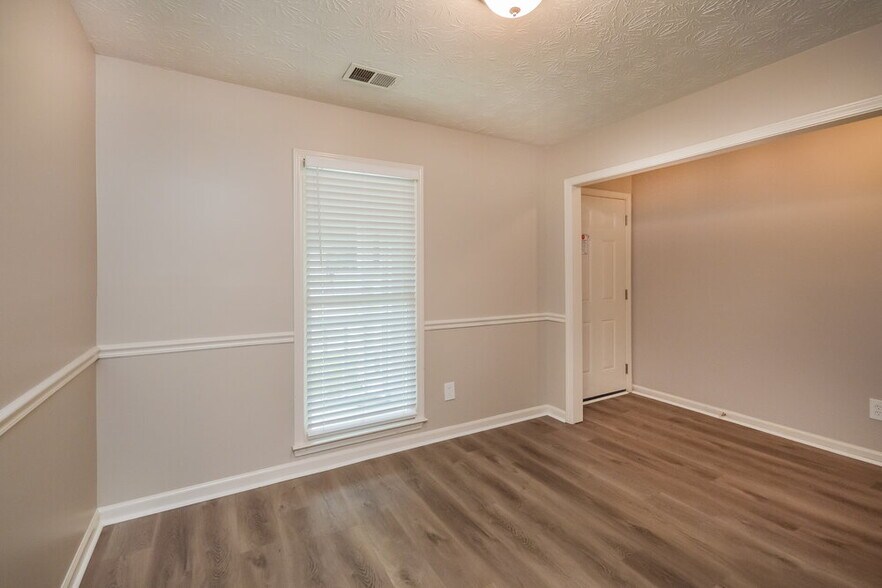 Building Photo - 9106 Tara Dr SW