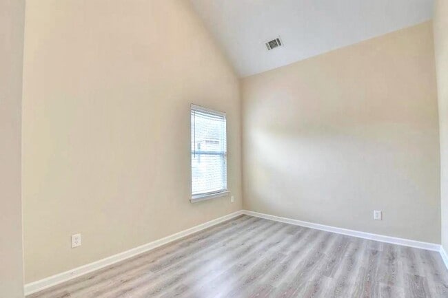Building Photo - 1290 Wondering Way