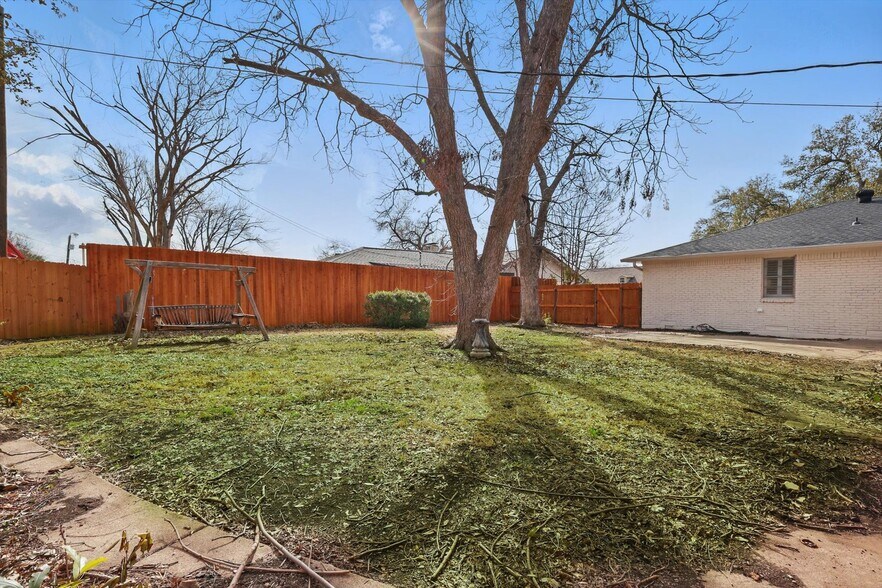 Building Photo - 1007 Carroll Dr