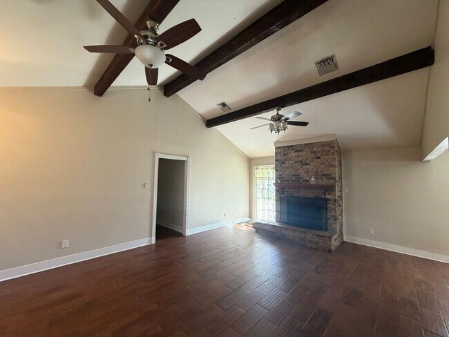 Building Photo - FOR RENT in LAFAYETTE!