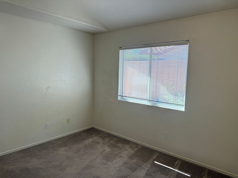 Building Photo - 7917 E Waverly St