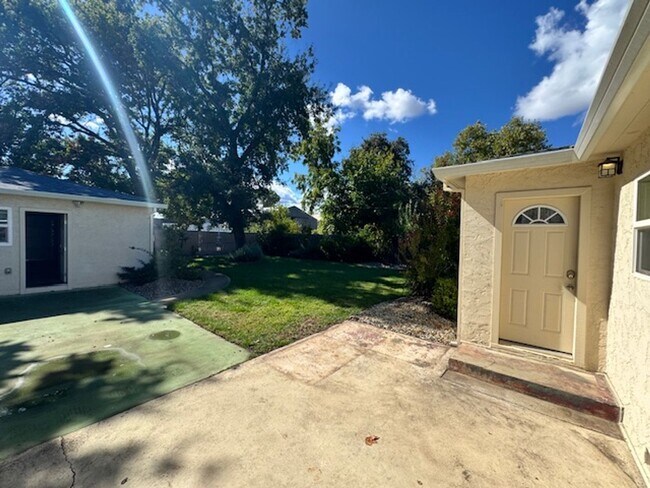 Building Photo - Charming Updated 4-Bedroom Home in the Garden Tract – Hardwood Floors, Central Air, 2-Car Garage ...