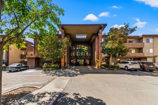 Building Photo - Modern 2-Bedroom Condo with Pool and Koi Pond Views
