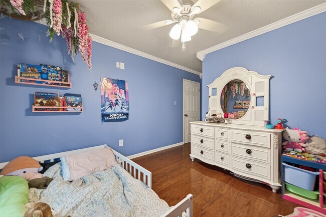 Building Photo - 805 Camelot Ln