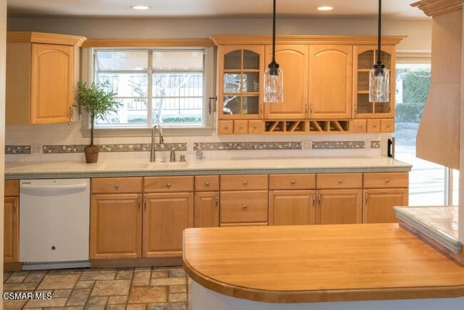 Building Photo - 1410 Calle Violeta