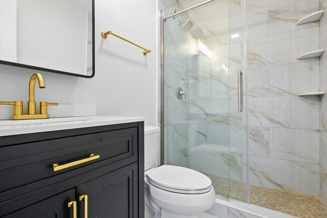 Building Photo - 7800 W Kingston Dr