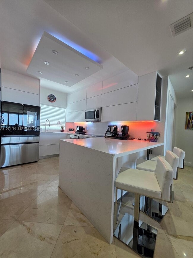 Building Photo - 601 NE 36th St