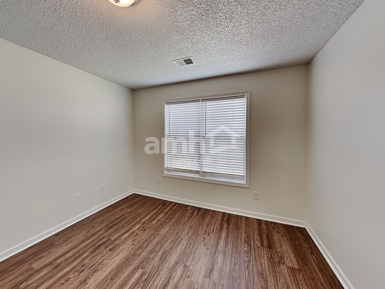 Building Photo - 361 Whitney Ln