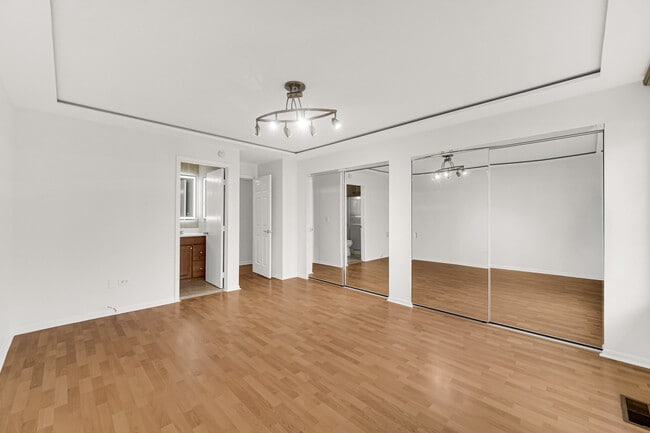 Building Photo - 533 Lyon Dr