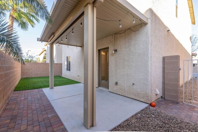 Building Photo - 10931 Sardinia Sands Dr