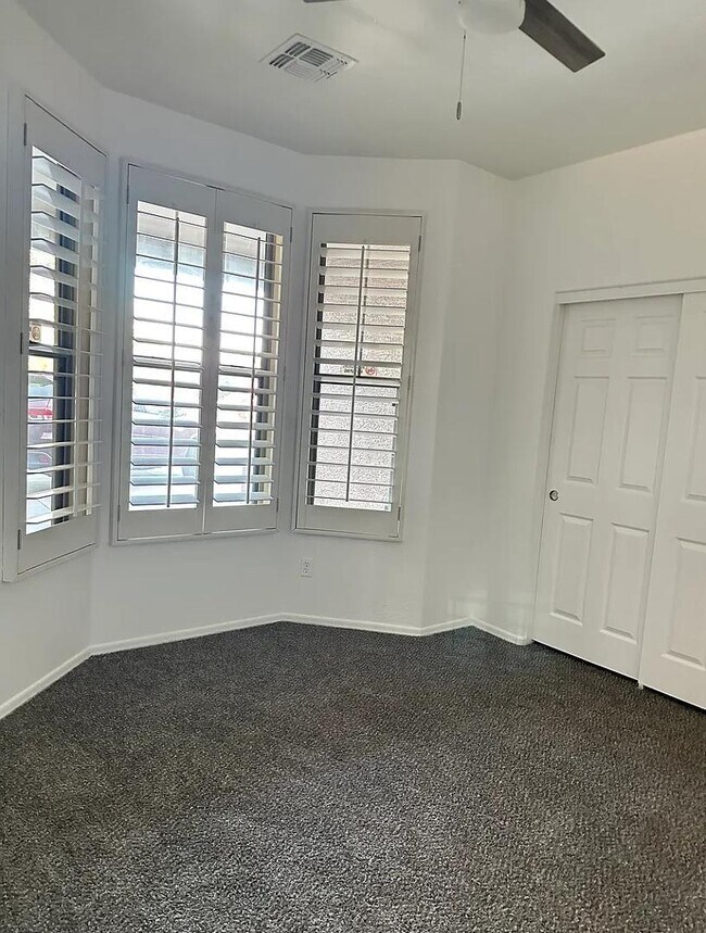 Building Photo - 7706 S 24th Dr