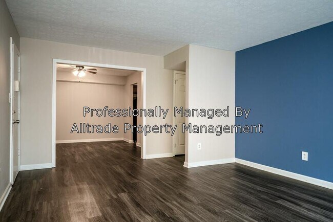 Building Photo - 9401 Doral Ct