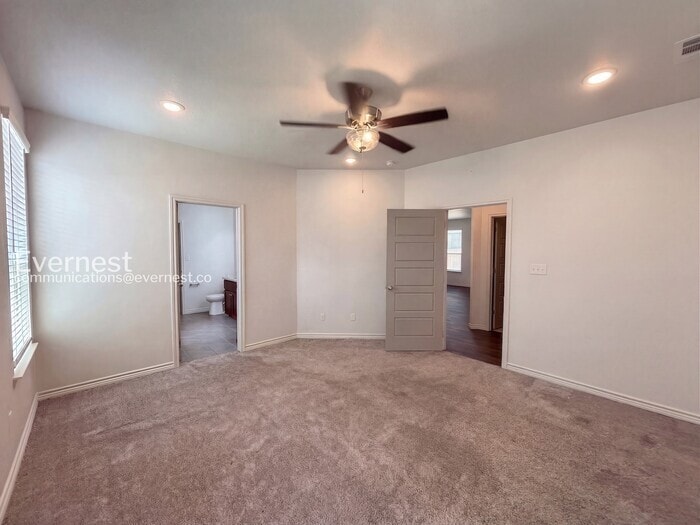 Building Photo - 854 Freedom Cir