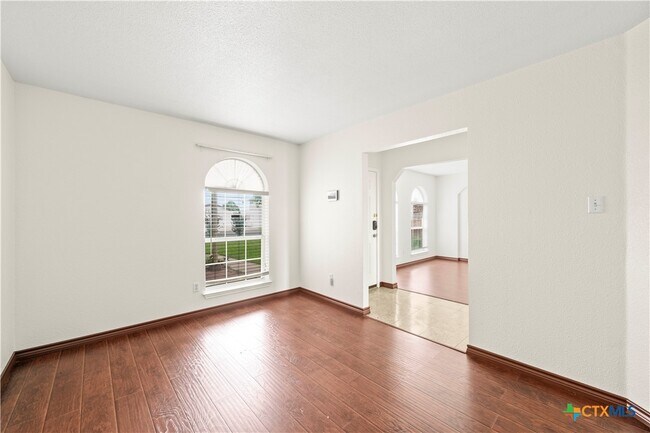 Building Photo - 1706 Bristol Dr