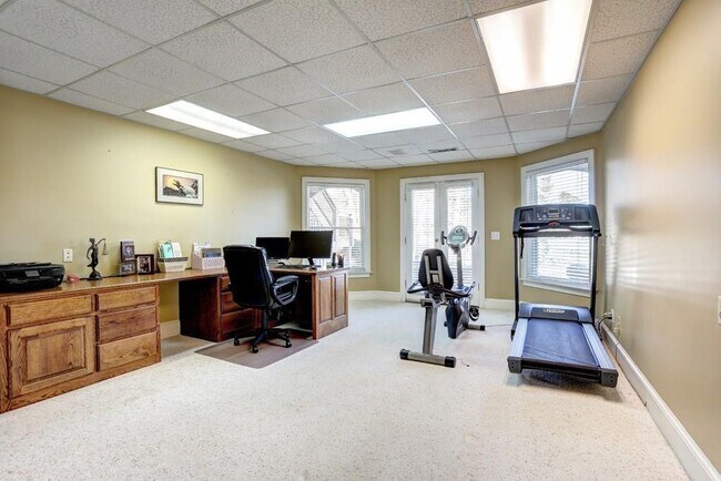 Building Photo - 7610 Wentworth Dr