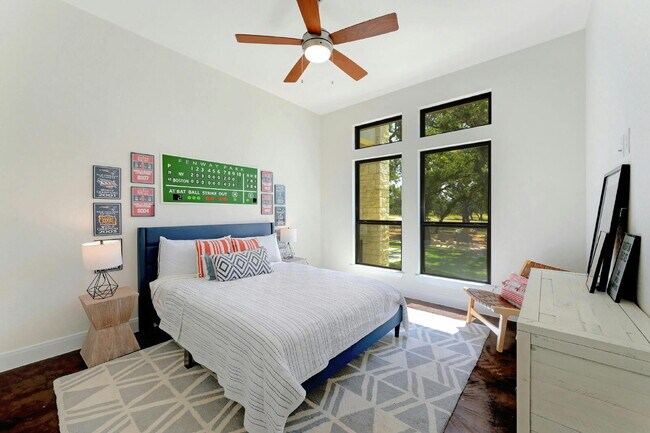 Building Photo - Spacious 4-Bed Oasis at this Canyon Lake Gem!