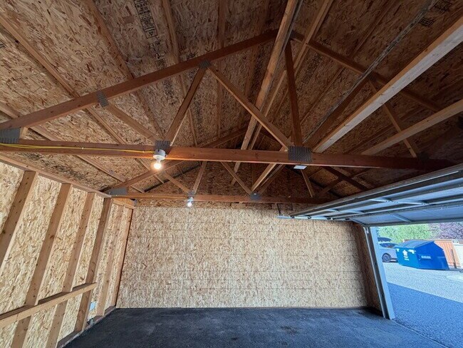 Building Photo - 825 Forest Glen #E