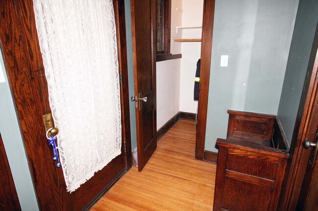 Building Photo - 510 N Raynor Ave