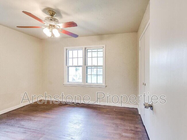 Building Photo - 1614 SW 41st St