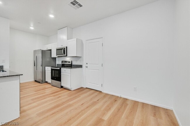 Building Photo - 7484 Mountain Ledge St