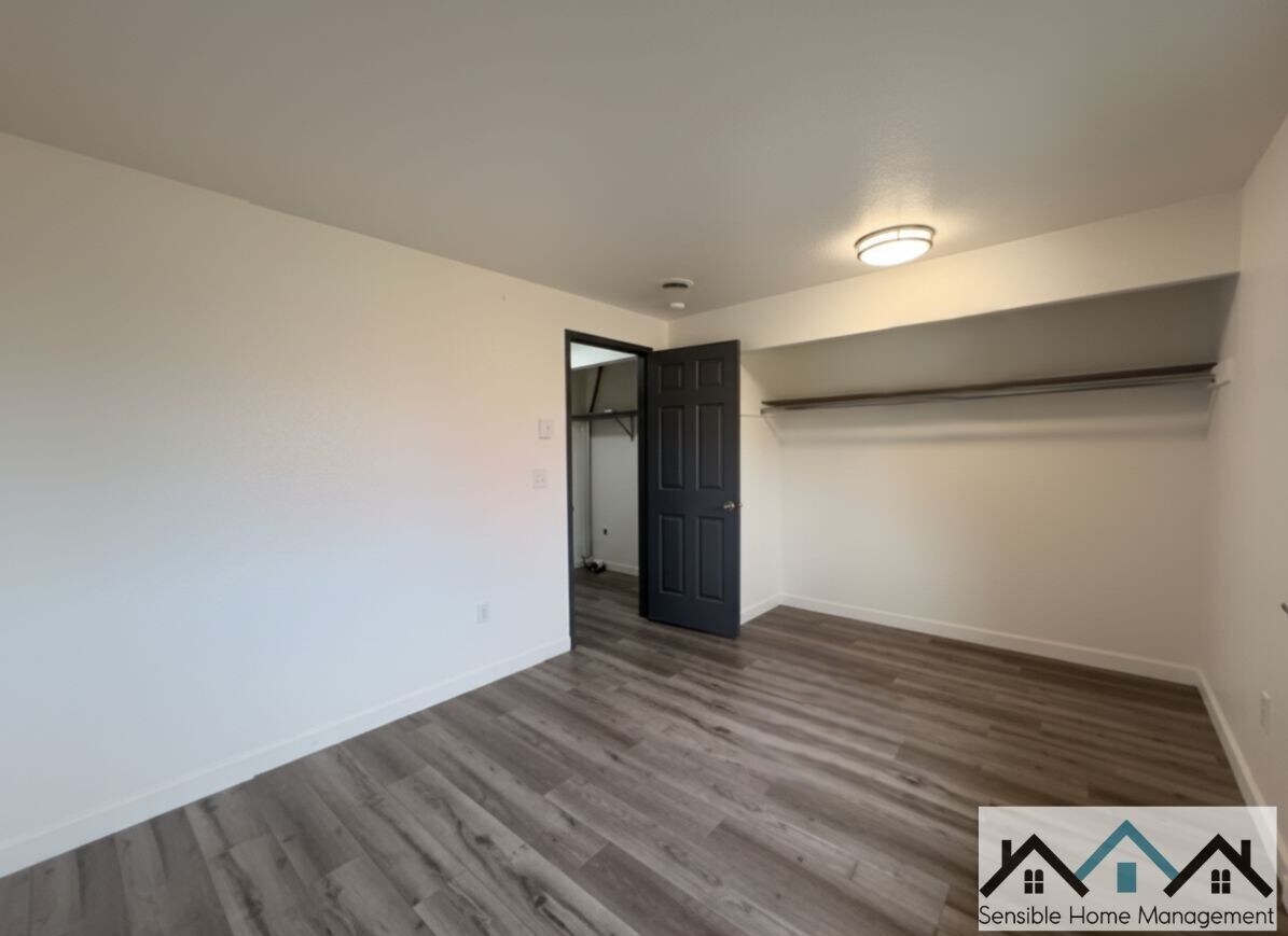 Building Photo - 1018 76 St Ct E