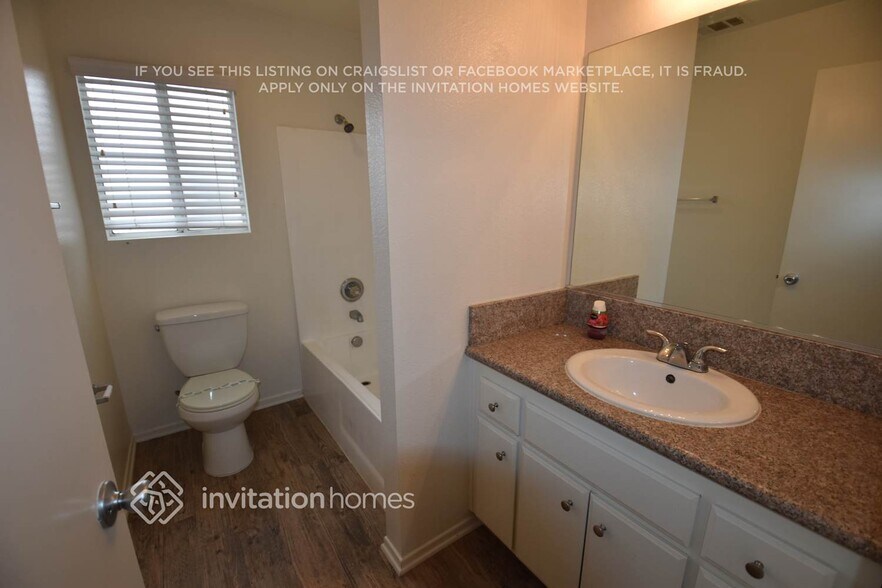 Building Photo - 1721 G Ct