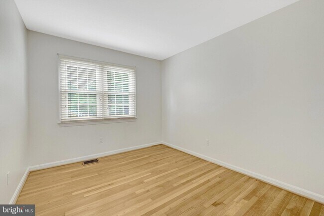 Building Photo - 615 Kearney Ct SW
