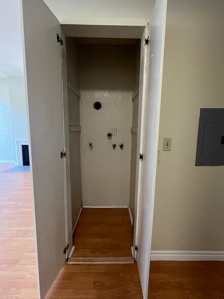 Washer/Dryer hookups - 6715 W 86th Plz