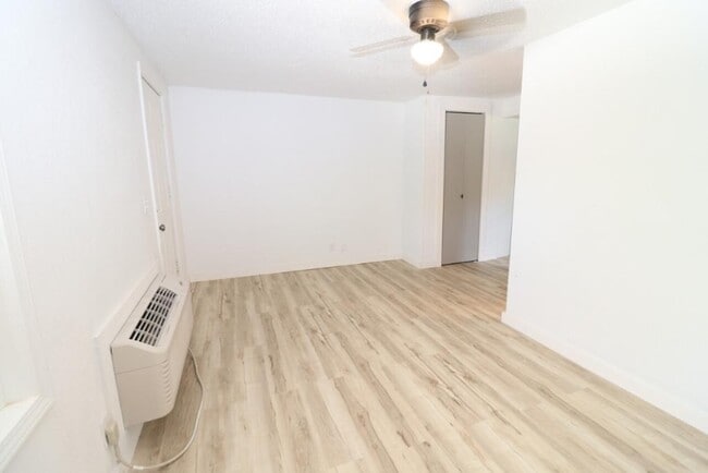 Building Photo - 21 Larue St