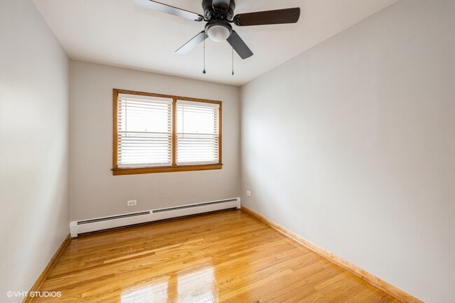 Bedroom 3 - 3522-30 Oak Park Ave