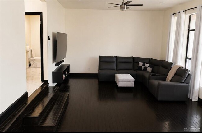 Building Photo - 310 Rio Grande Dr