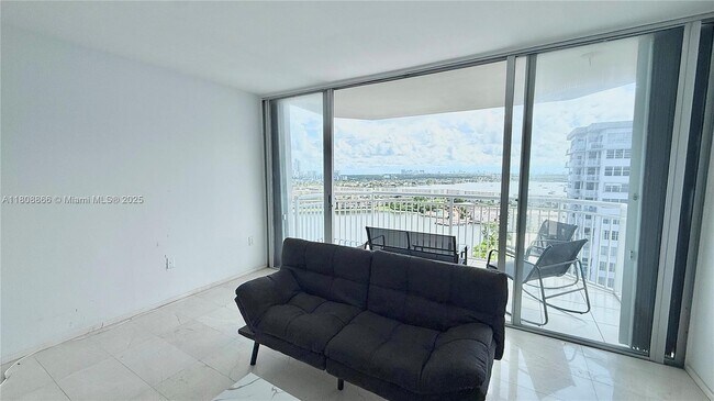 Building Photo - 18071 Biscayne Blvd