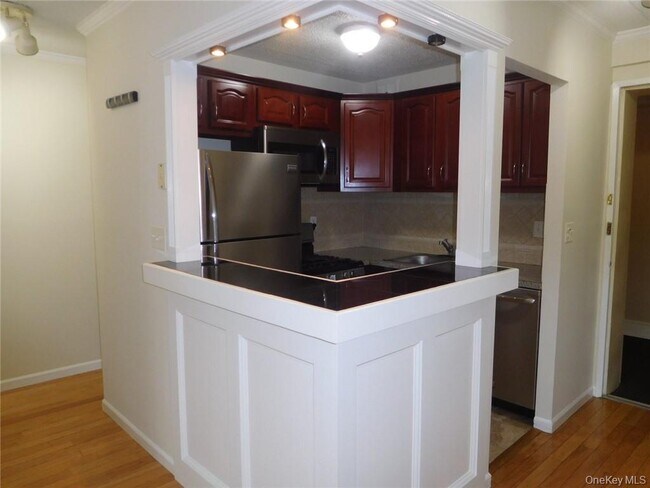 Building Photo - 2 Consulate Dr