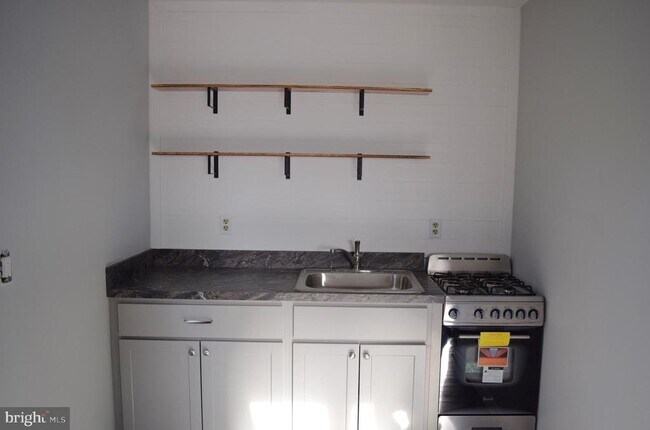 Building Photo - 901 Laurel St