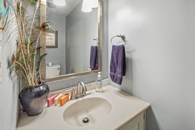 Building Photo - 6902 Tilden Ln