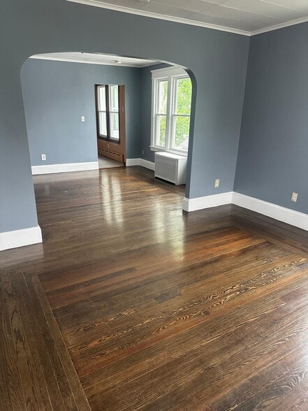 Living room - 64 Kendall St