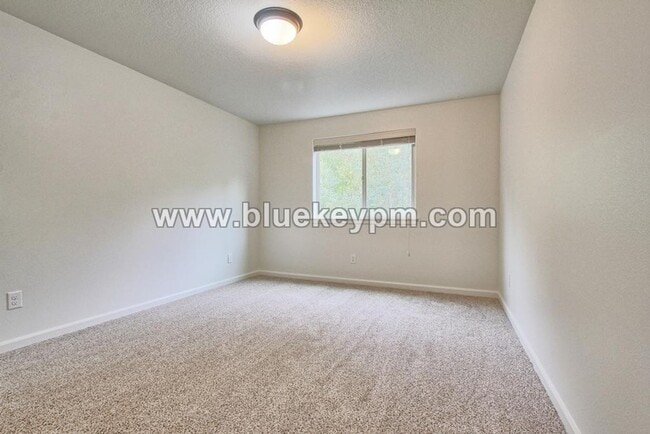 Building Photo - 121 N 42nd Pl