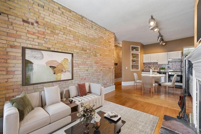 Building Photo - 609 S 9th St