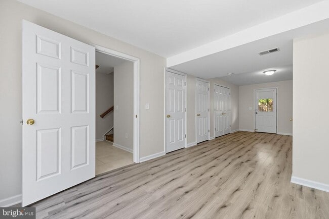 Building Photo - 43742 Tolamac Dr