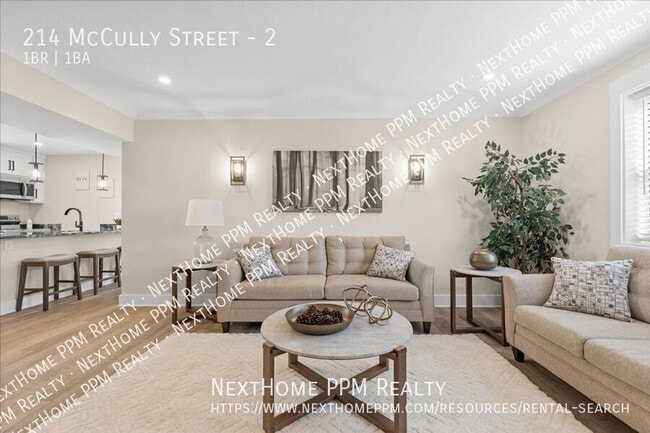 Building Photo - 214 McCully St