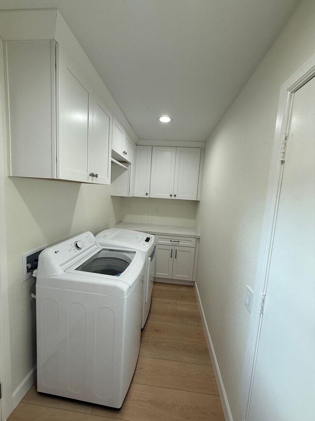 Building Photo - A New El Dorado II just waiting for You