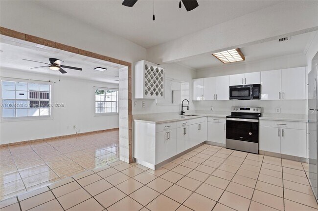 Building Photo - 5973 SW 41st St