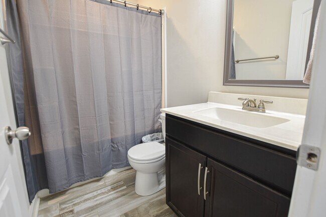 Building Photo - Pet Friendly Four Bedroom with Basement!