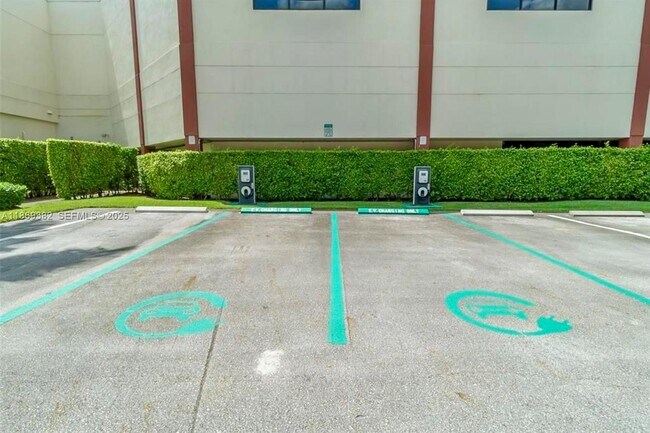 Building Photo - 671 S Hollybrook Dr