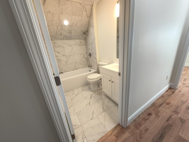 Building Photo - 386 Union Ave